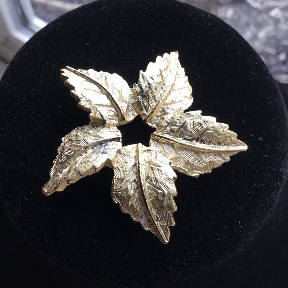 Vintage gold tone flower leaf pin